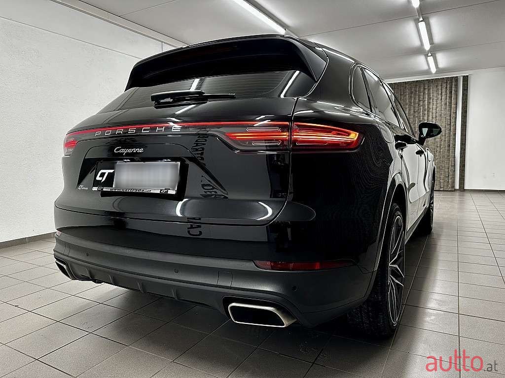 2020' Porsche Cayenne photo #5