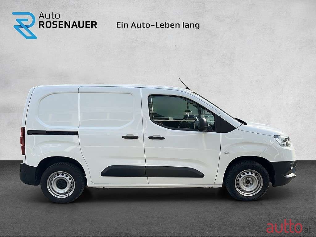 2021' Toyota ProAce City photo #3