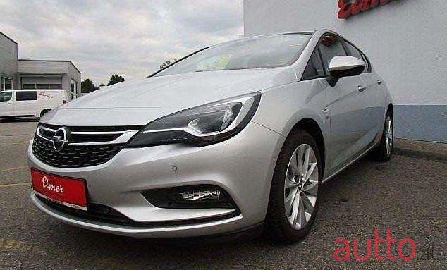 2019' Opel Astra photo #2