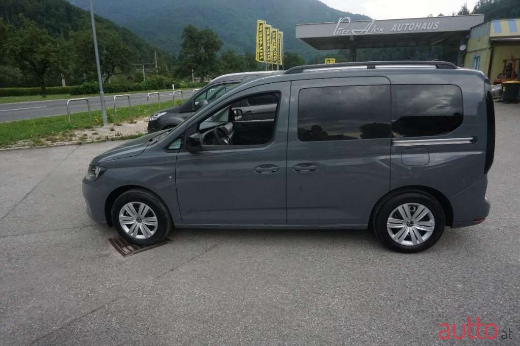 2023' Volkswagen Caddy photo #3