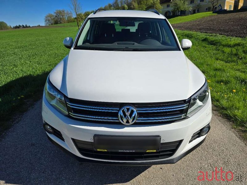 2012' Volkswagen Tiguan photo #2