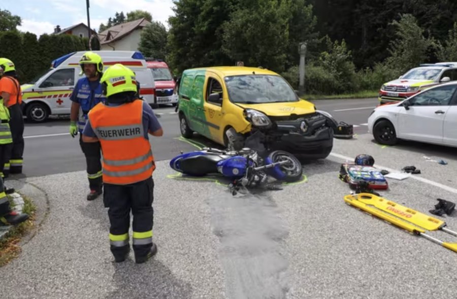 Postauto krachte gegen Motorrad – zwei Verletzte