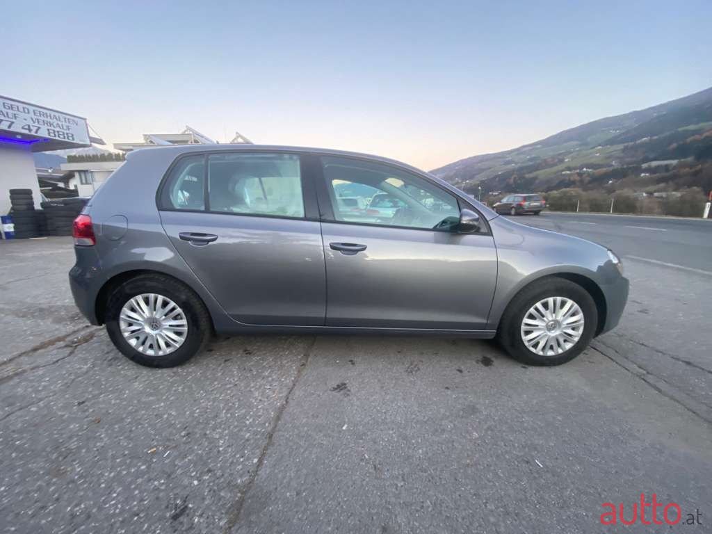 2010' Volkswagen Golf photo #5