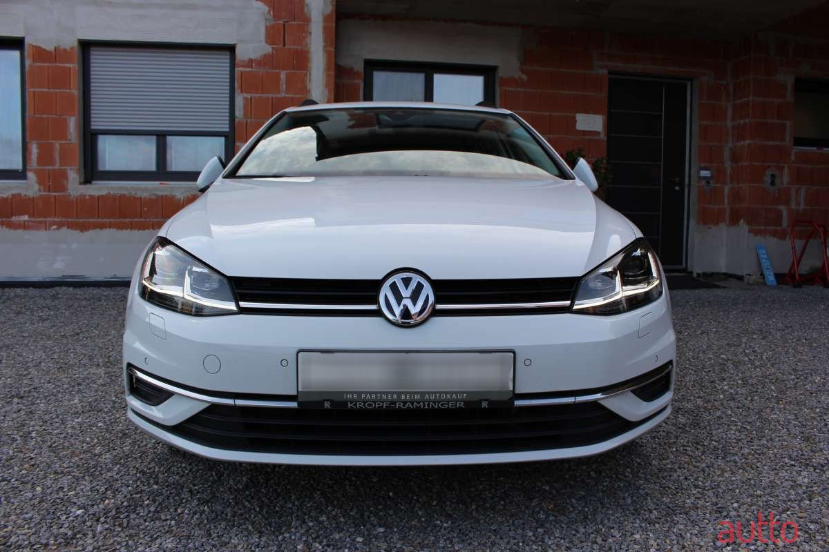 2020' Volkswagen Golf photo #3