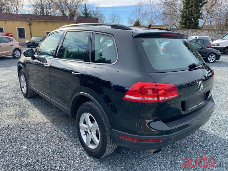 2016' Volkswagen Touareg photo #4