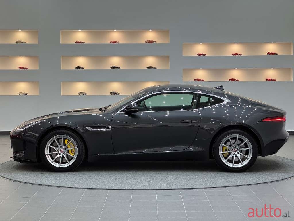 2019' Jaguar F-Type photo #2