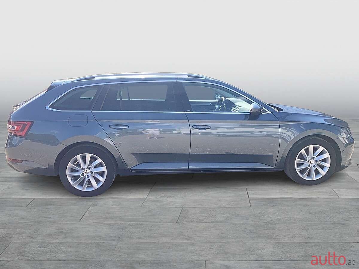 2019' Skoda Superb photo #5