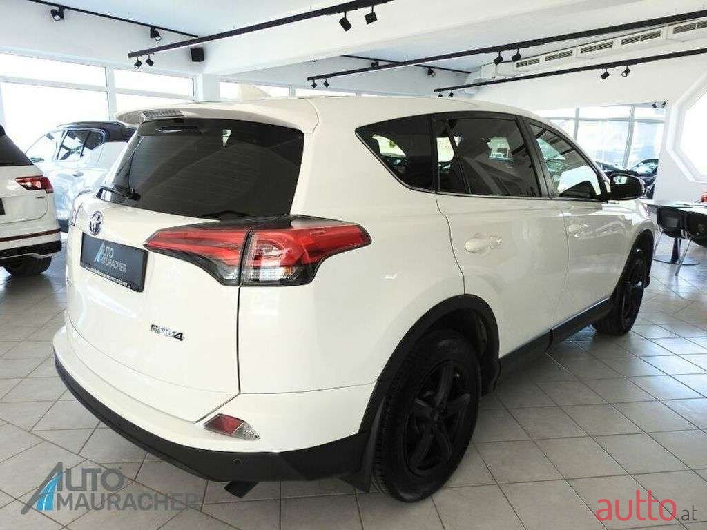 2016' Toyota RAV4 photo #3