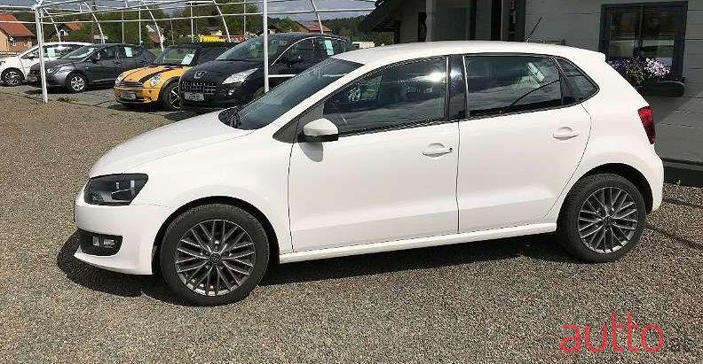 2010' Volkswagen Polo photo #1