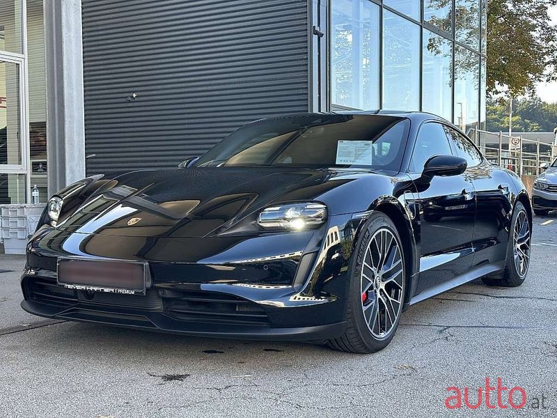 2020' Porsche Taycan photo #2