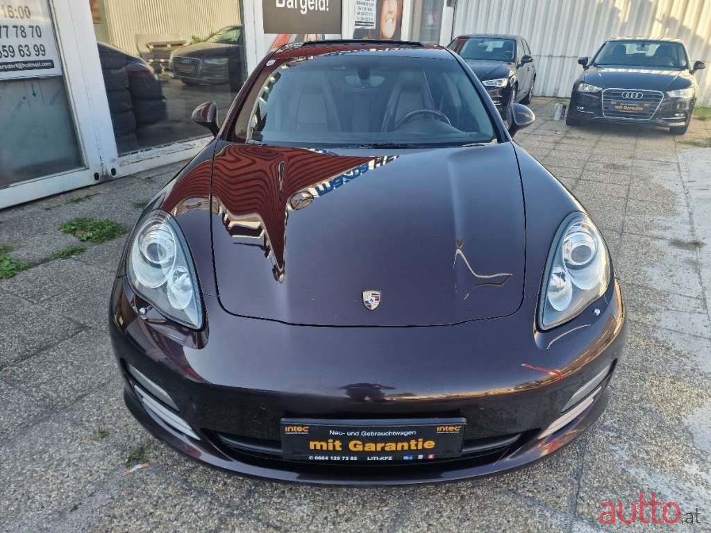 2011' Porsche Panamera photo #2