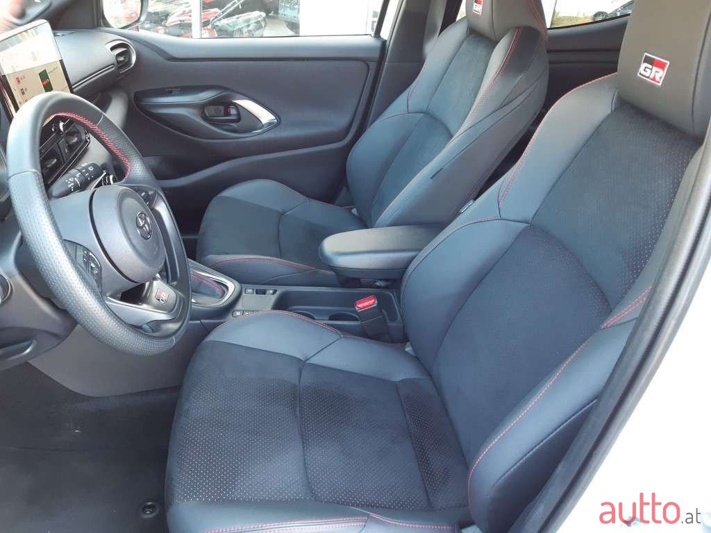 2024' Toyota Yaris photo #3