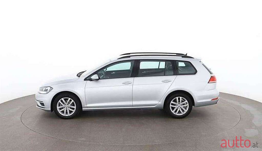 2019' Volkswagen Golf photo #5