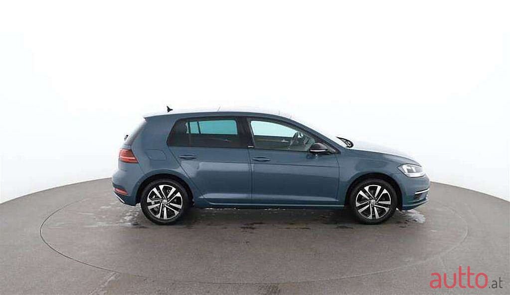 2019' Volkswagen Golf photo #2