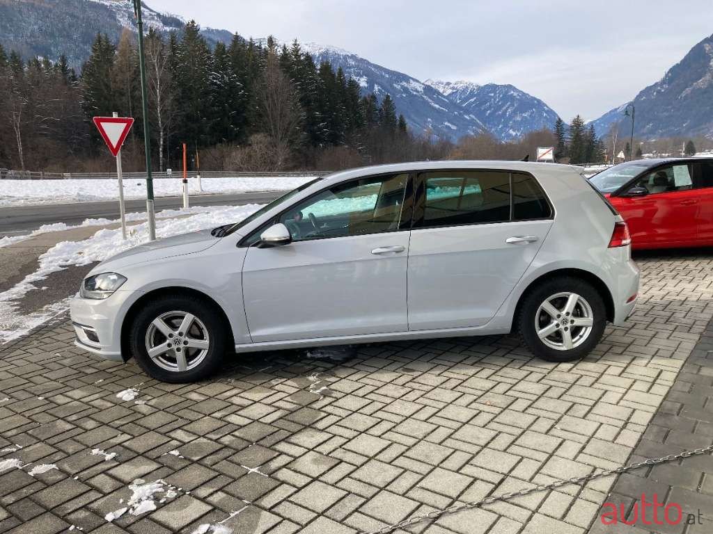 2017' Volkswagen Golf photo #3