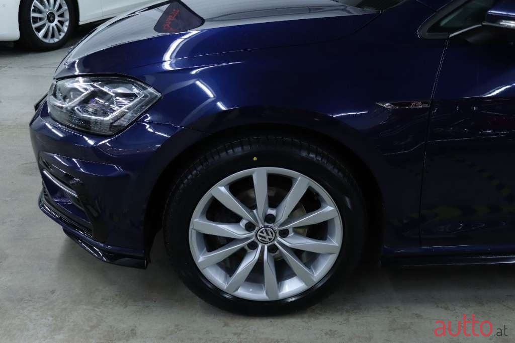 2017' Volkswagen Golf photo #5