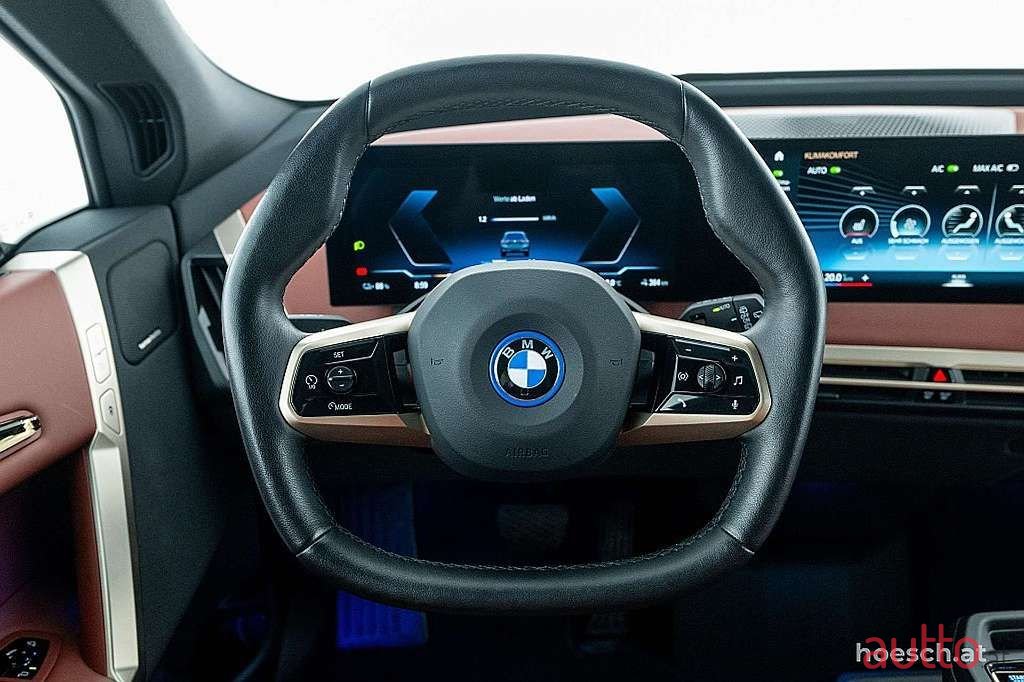 2023' BMW iX photo #6