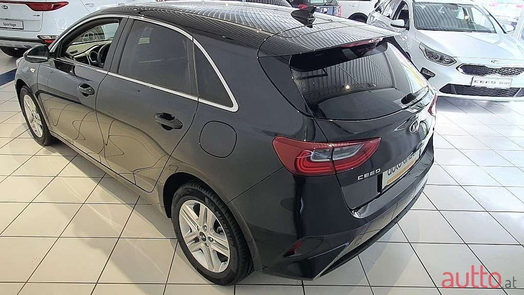 2022' Kia Ceed photo #2