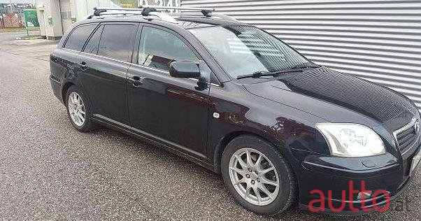 2004' Toyota Avensis photo #1