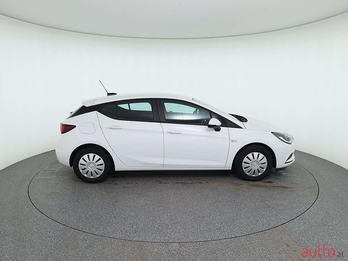 2017' Opel Astra photo #4