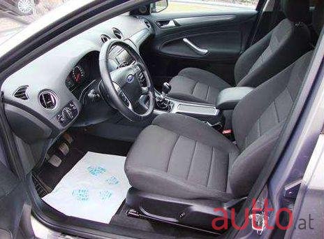 2013' Ford Mondeo photo #2