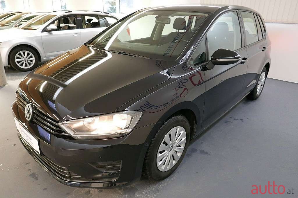 2016' Volkswagen Golf photo #2