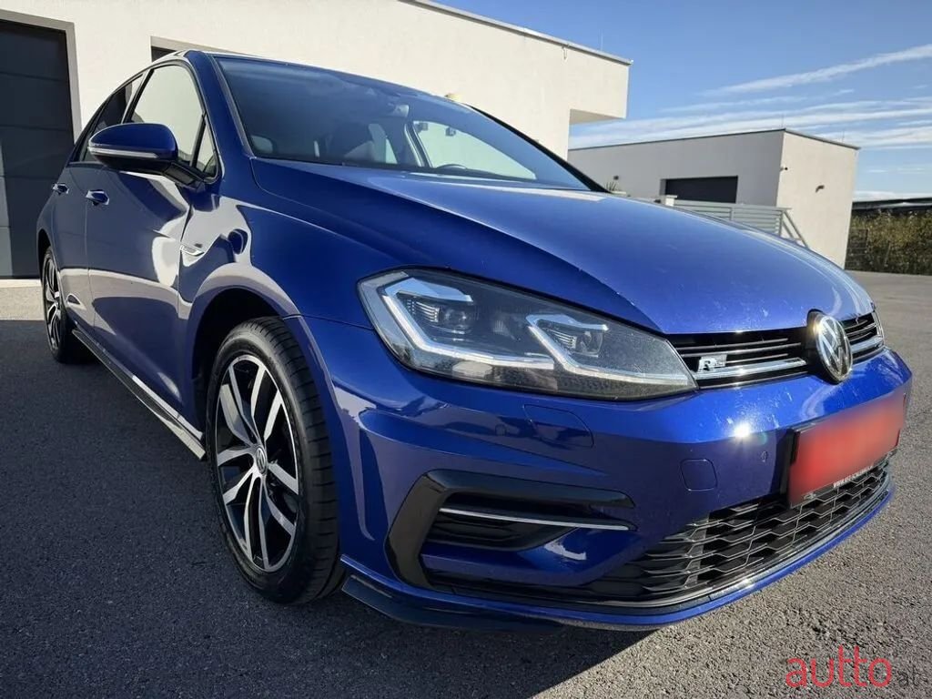 2017' Volkswagen Golf photo #2