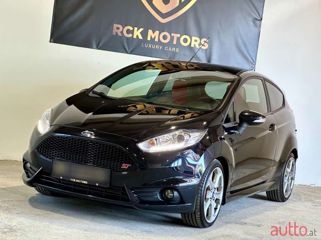 2013' Ford Fiesta photo #3