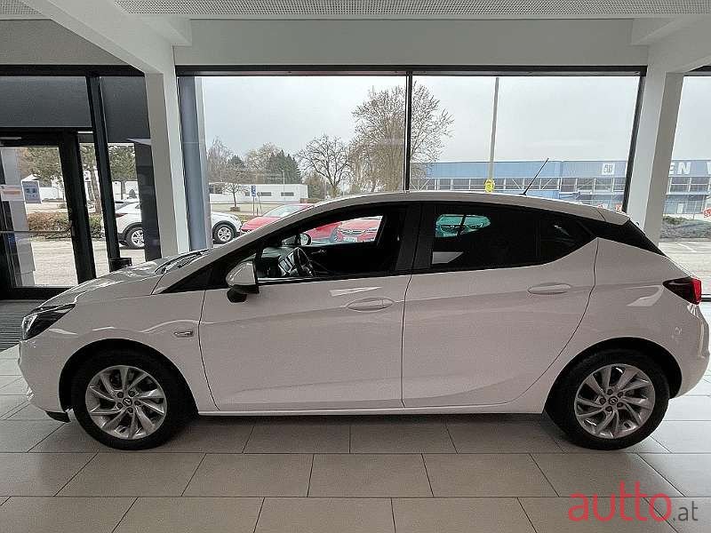 2019' Opel Astra photo #2