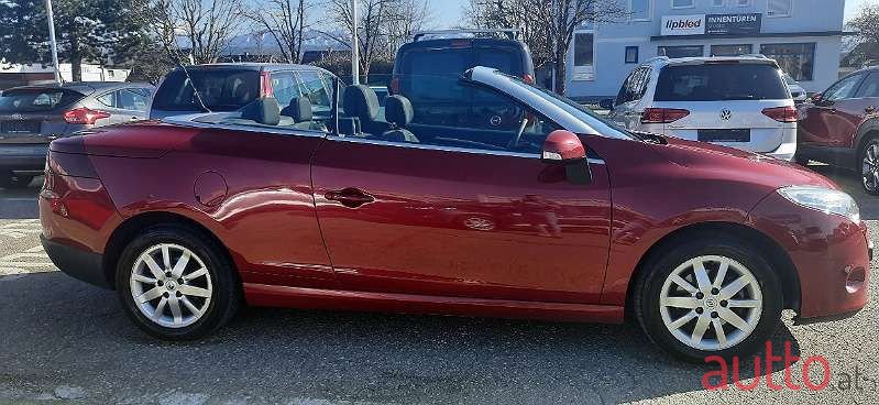 2011' Renault Megane photo #5