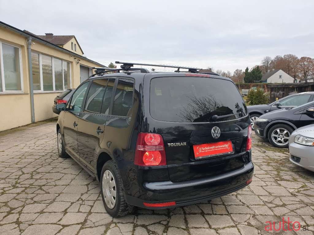 2009' Volkswagen Touran photo #6