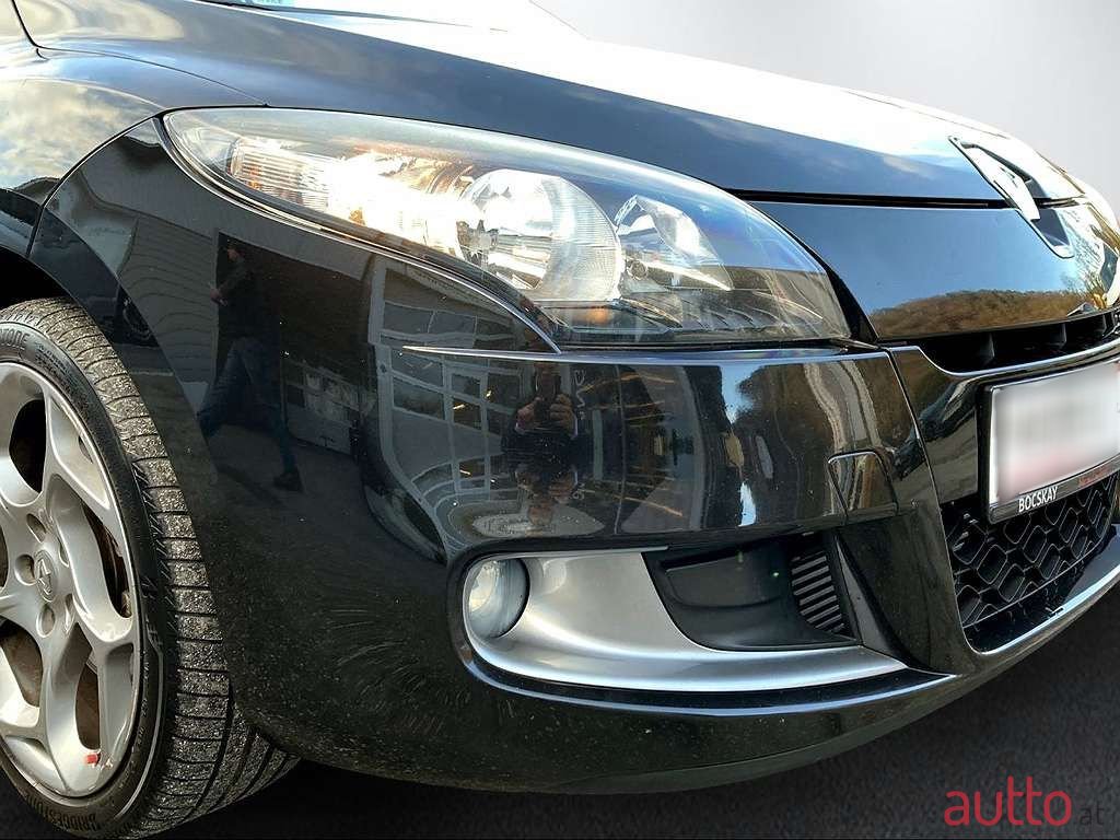 2010' Renault Megane photo #5