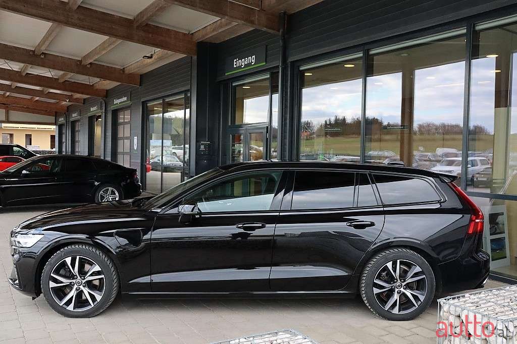 2021' Volvo V60 photo #2