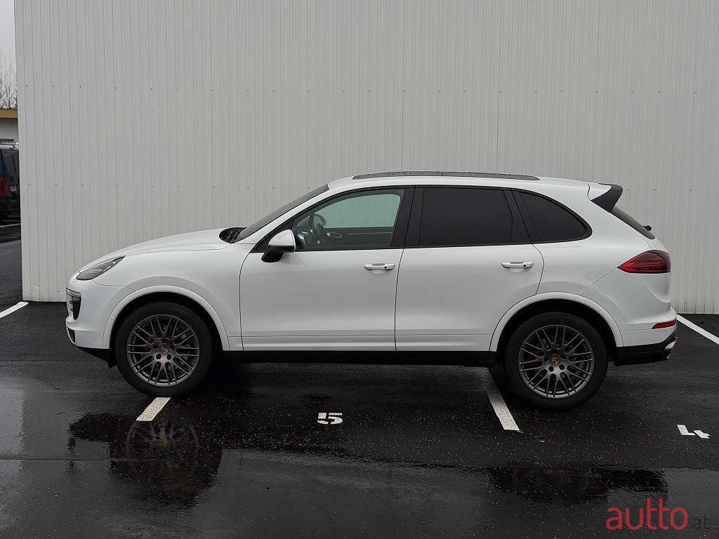 2017' Porsche Cayenne photo #4