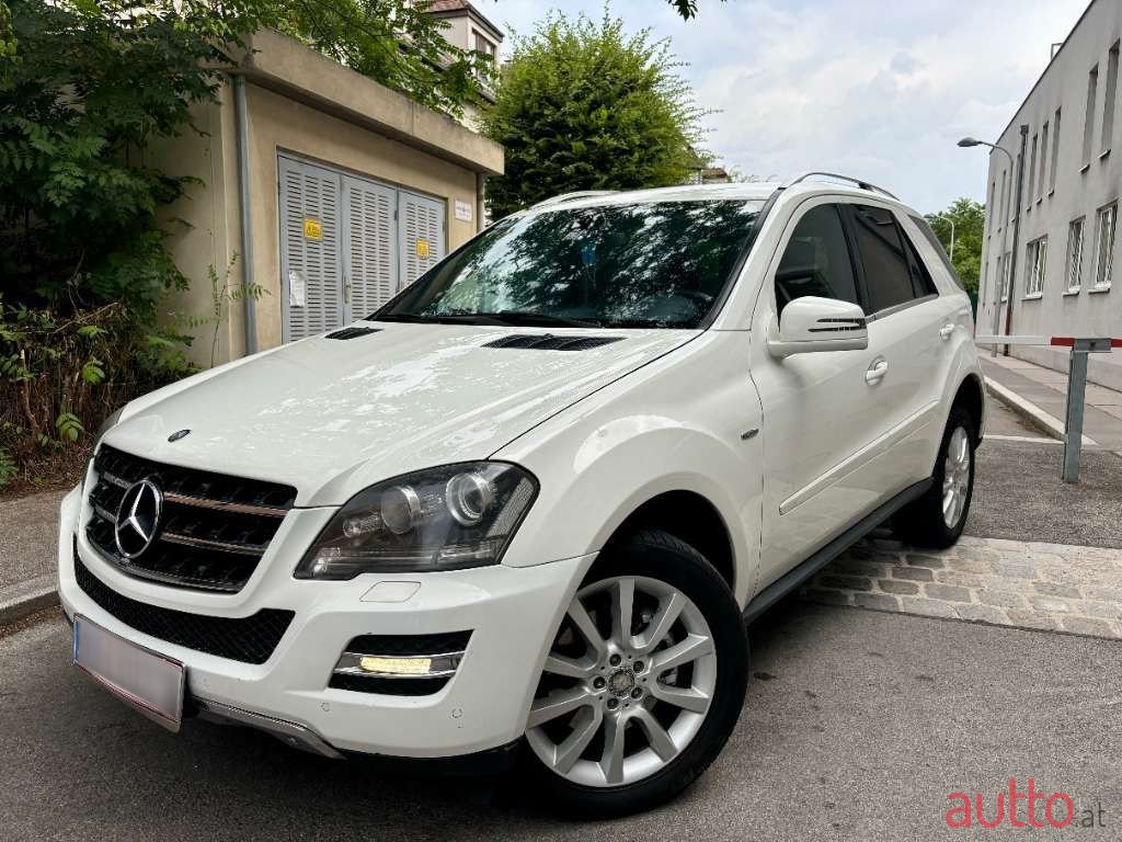 2011' Mercedes-Benz M-Klasse photo #1