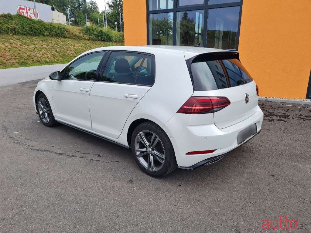 2019' Volkswagen Golf photo #3