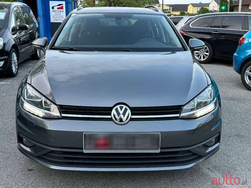 2017' Volkswagen Golf photo #2