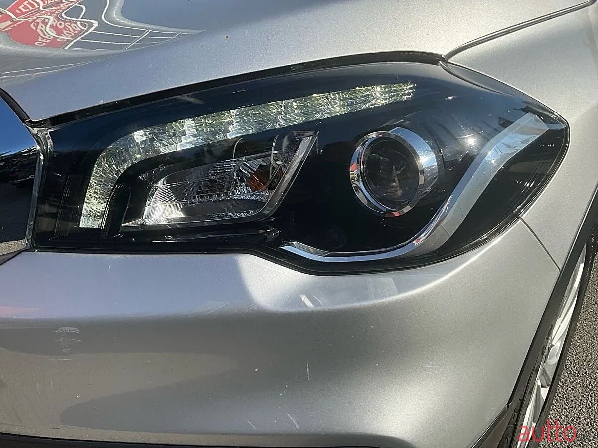2019' Suzuki SX4 S-Cross photo #3