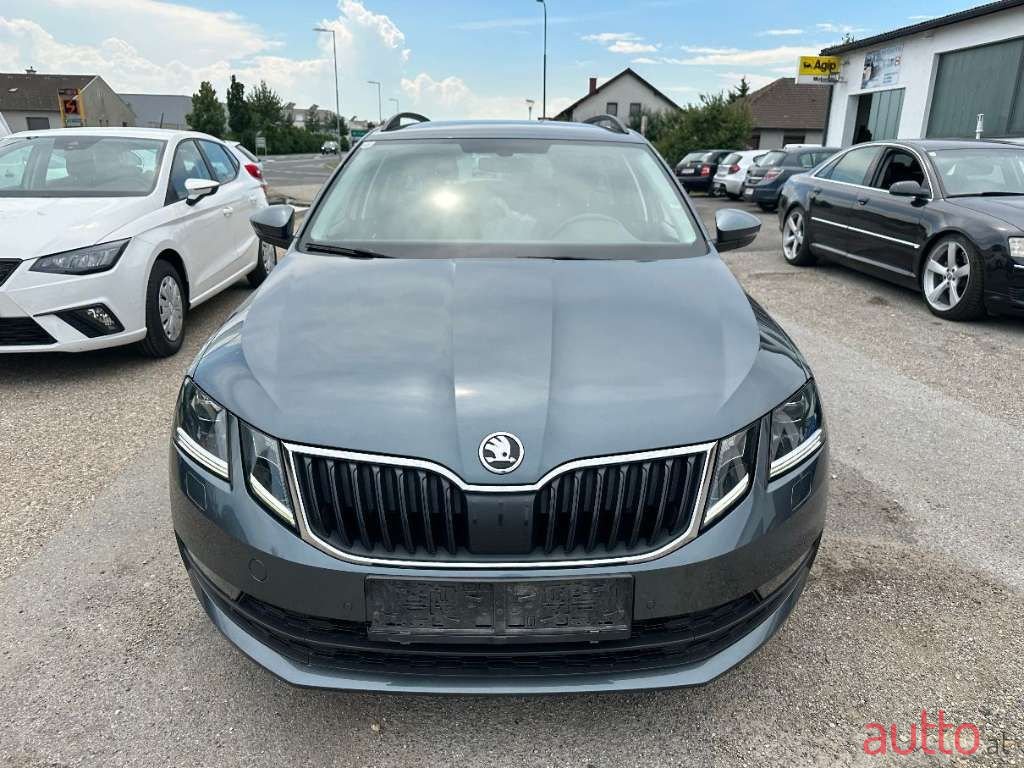 2020' Skoda Octavia photo #3