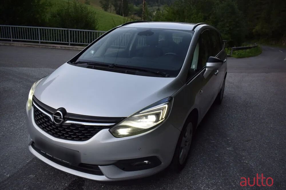 2017' Opel Zafira photo #1