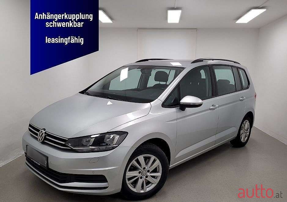 2019' Volkswagen Touran photo #1