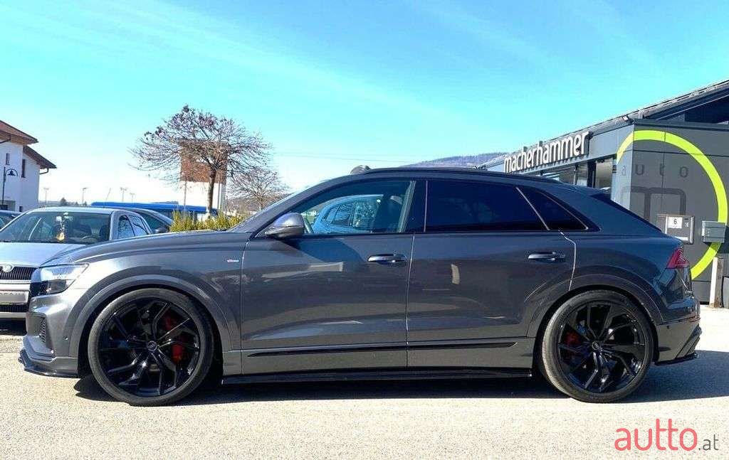 2019' Audi Q8 photo #2