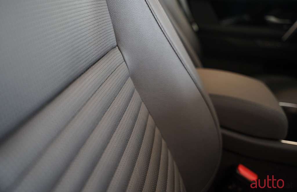 2023' Land Rover Discovery Sport photo #6