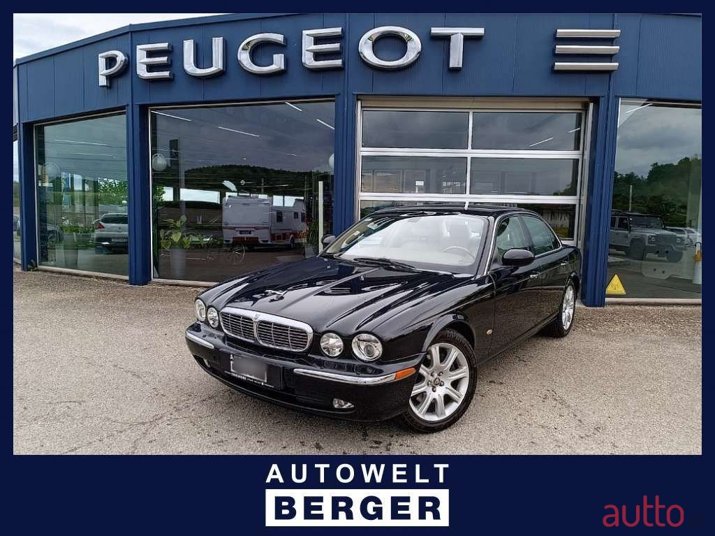 2005' Jaguar XJ photo #1