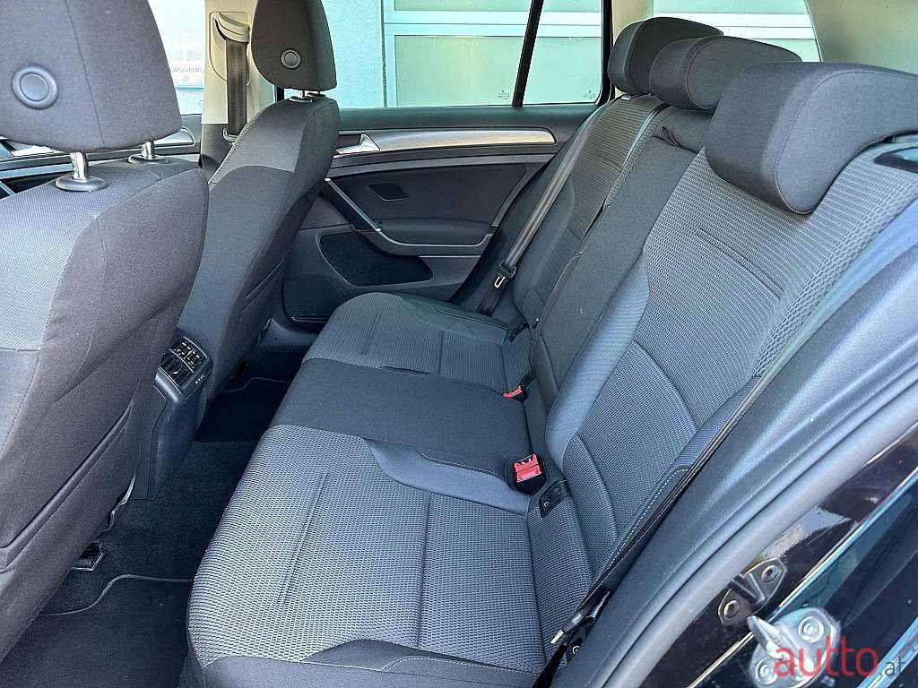 2018' Volkswagen Golf photo #6