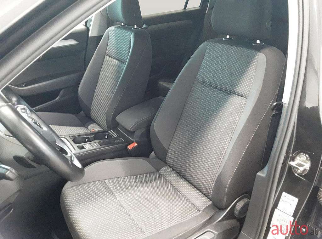 2020' Volkswagen Passat photo #6