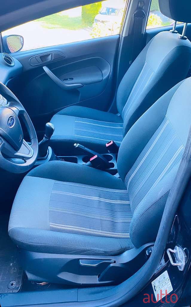 2009' Ford Fiesta photo #5