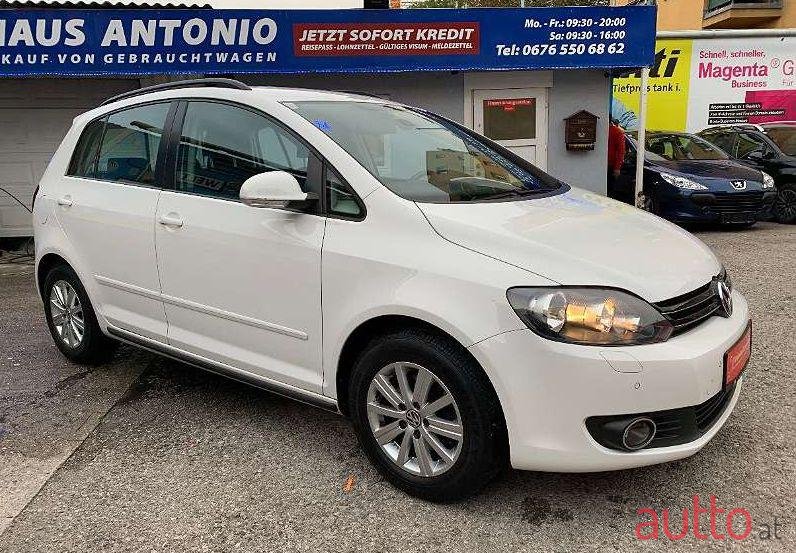 2012' Volkswagen Golf photo #1