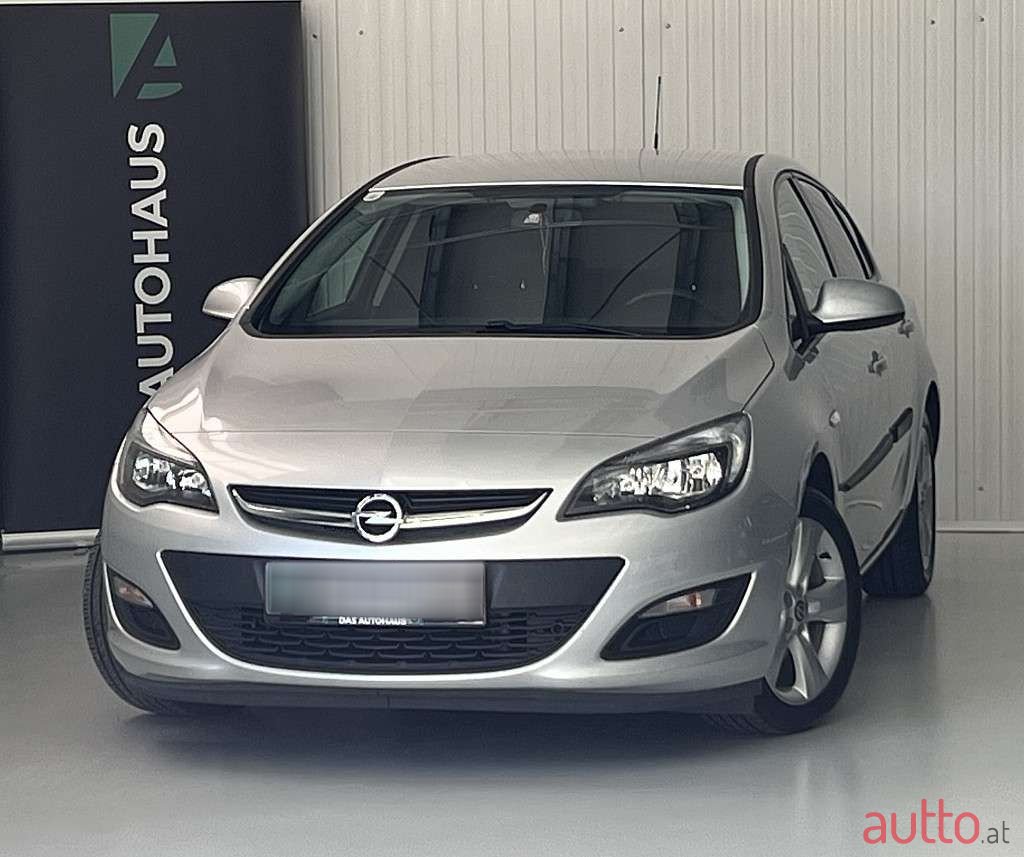 2013' Opel Astra photo #1