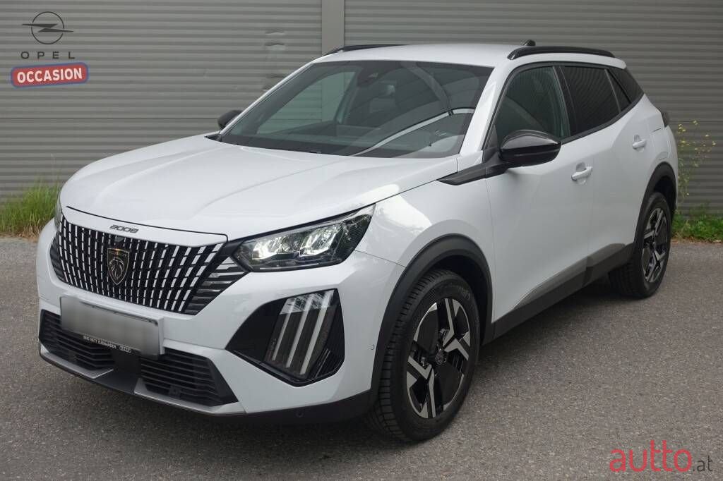2024' Peugeot 2008 photo #1